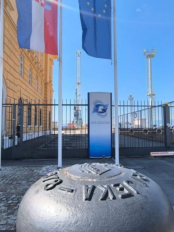 Lučka uprava Rijeka - ploča